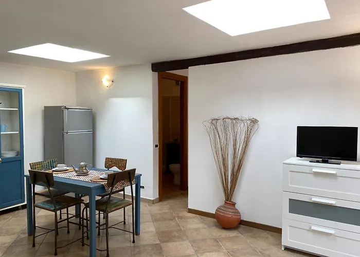 Casetta Indipendente Con Cortile E Parcheggio