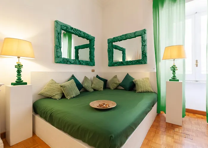 Spanish Steps Historic Apartment