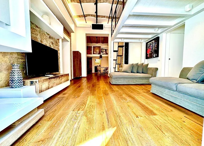 Buonarroti Art Home. Luxury And History At Home