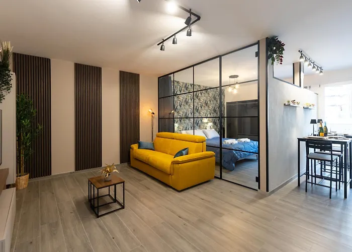 Urban Chic Luxury Suite Apartments