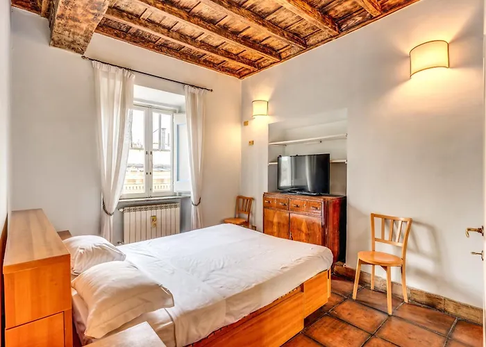 Flat With Lovely Views Near Piazza Navona