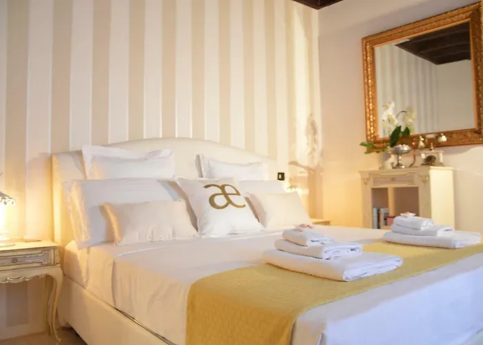 Historic Center - Elegant Apartment With Charming Antiques - Raffaello Inn