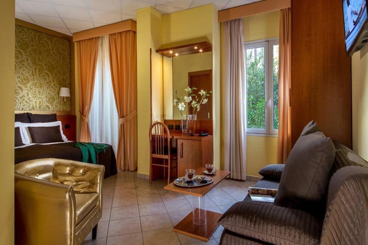 Bed & Breakfast In Vale&hillary Colosseo 2*