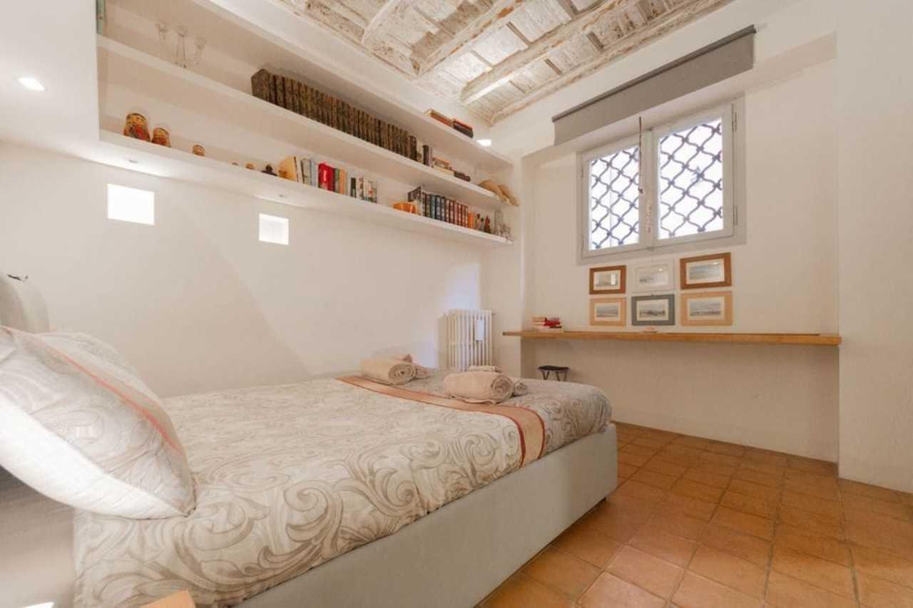 Gonfalone * Rome