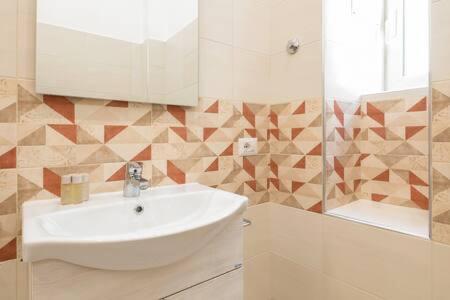 Iflat Lovely And Bright 2 Bed Flat Near Termini Rome