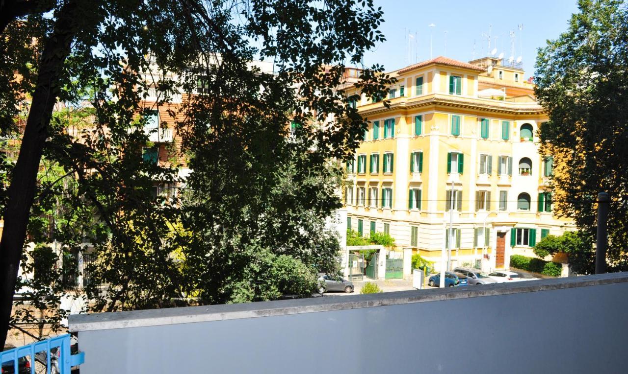Trastevere Boulevard * Rome