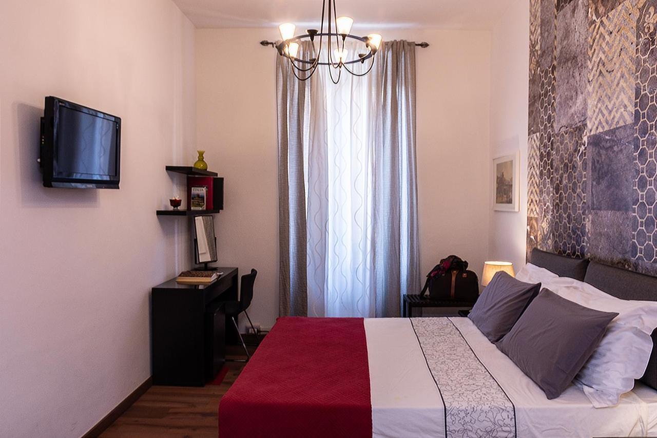 Via Cavour 3*