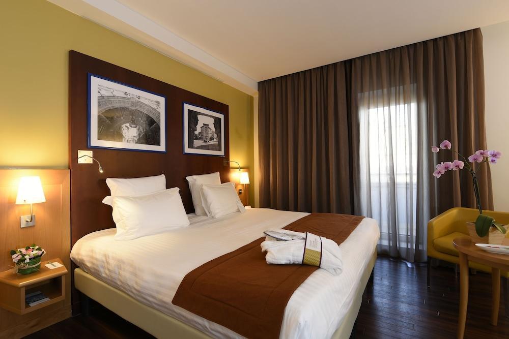 Hotel Mercure Corso Trieste 4*