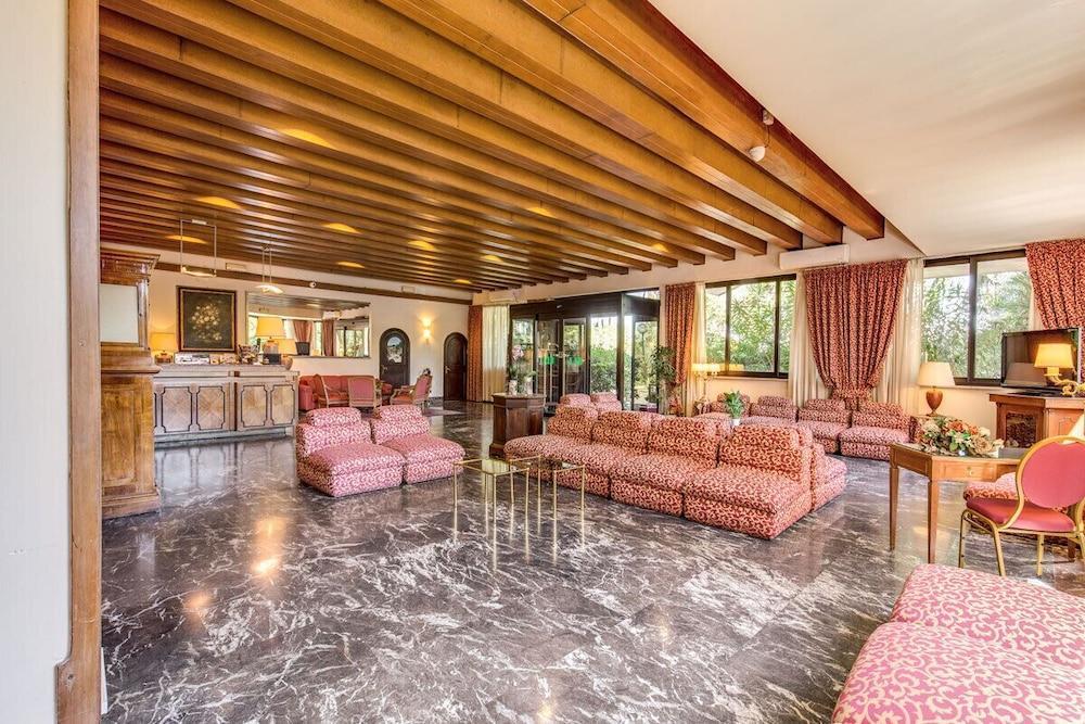 Hotel Pinewood Rome