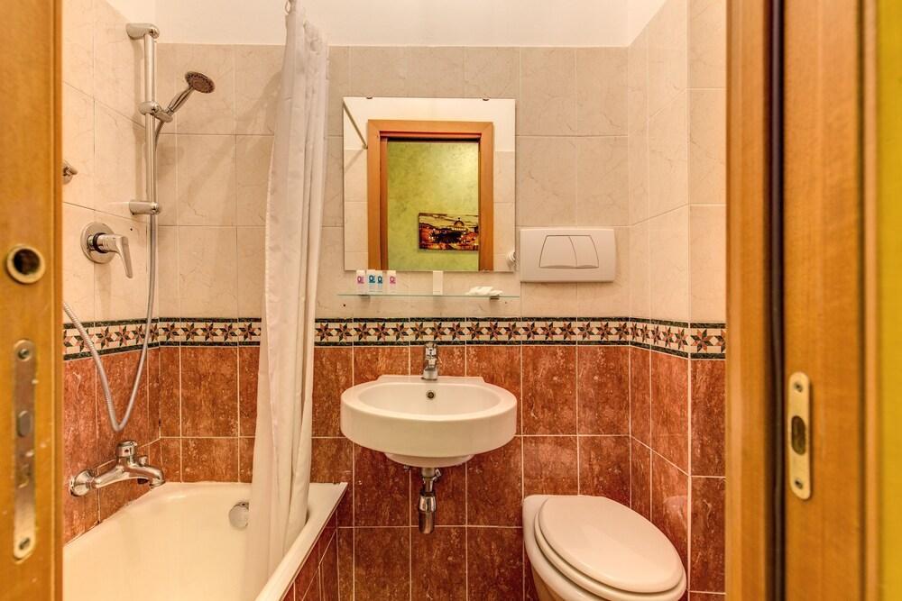 Dharma Boutique & 4* Roma
