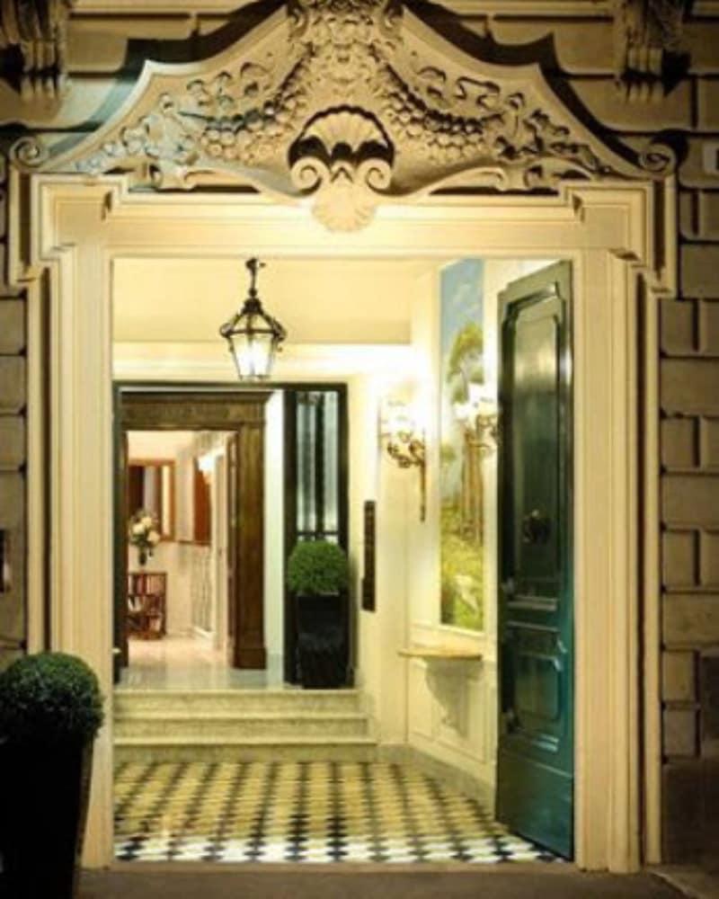 Opera Guest house 3*