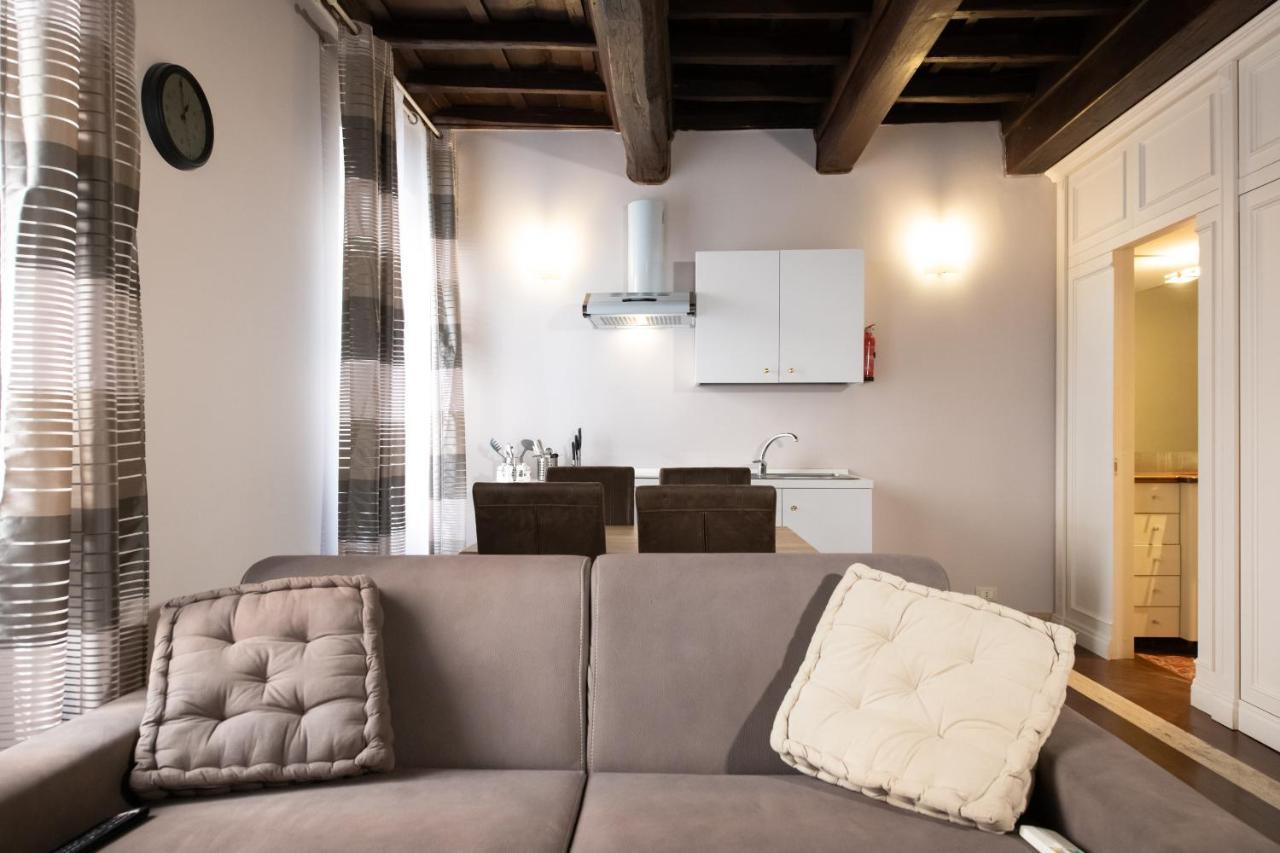 Magenta Collection Crociferi 1 * Rome