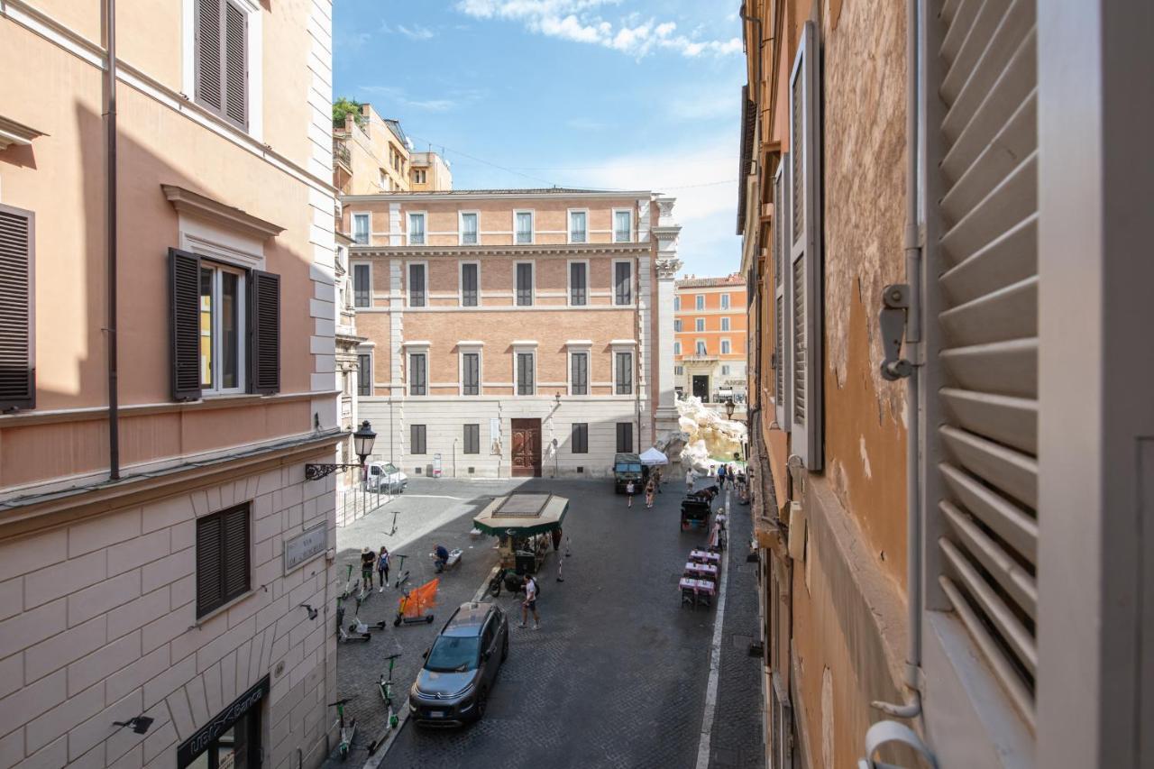 Magenta Collection Crociferi 1 Rome