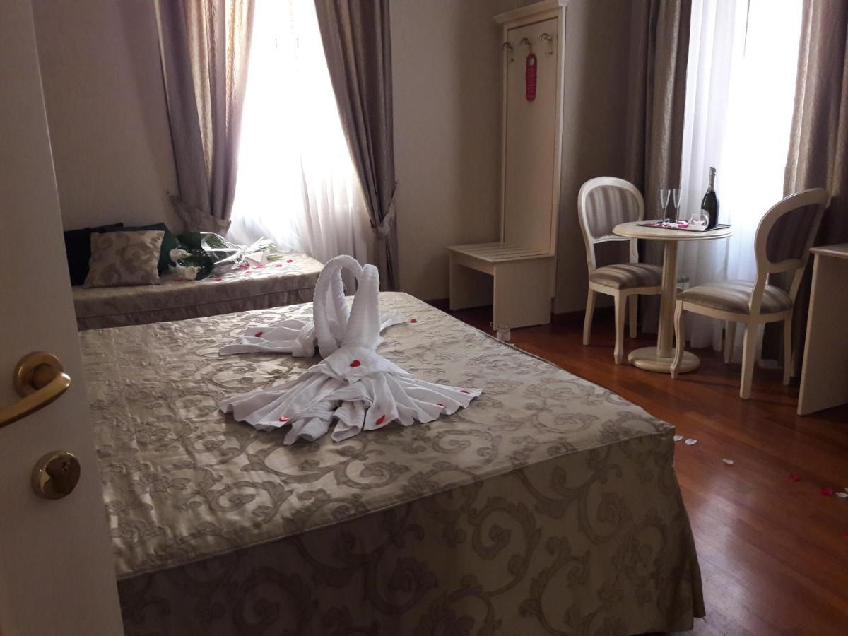 Domus Bocca Di Leone Rome