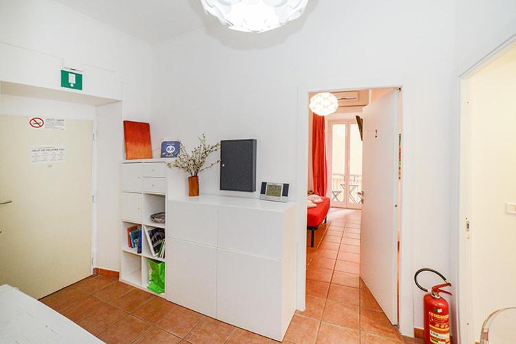 Guest house Be First
