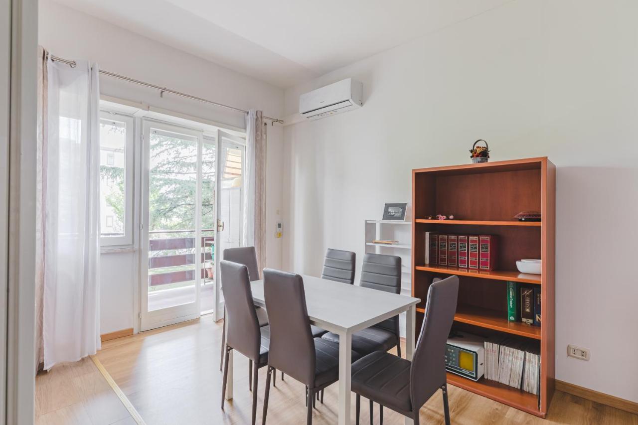 Pelizzi Apartment, 5 Persone, 2 Camere, Balcone, Cinecittà Appartamento Roma
