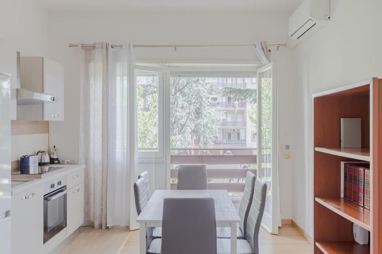 Pelizzi Apartment, 5 Persone, 2 Camere, Balcone, Cinecittà Appartamento Roma