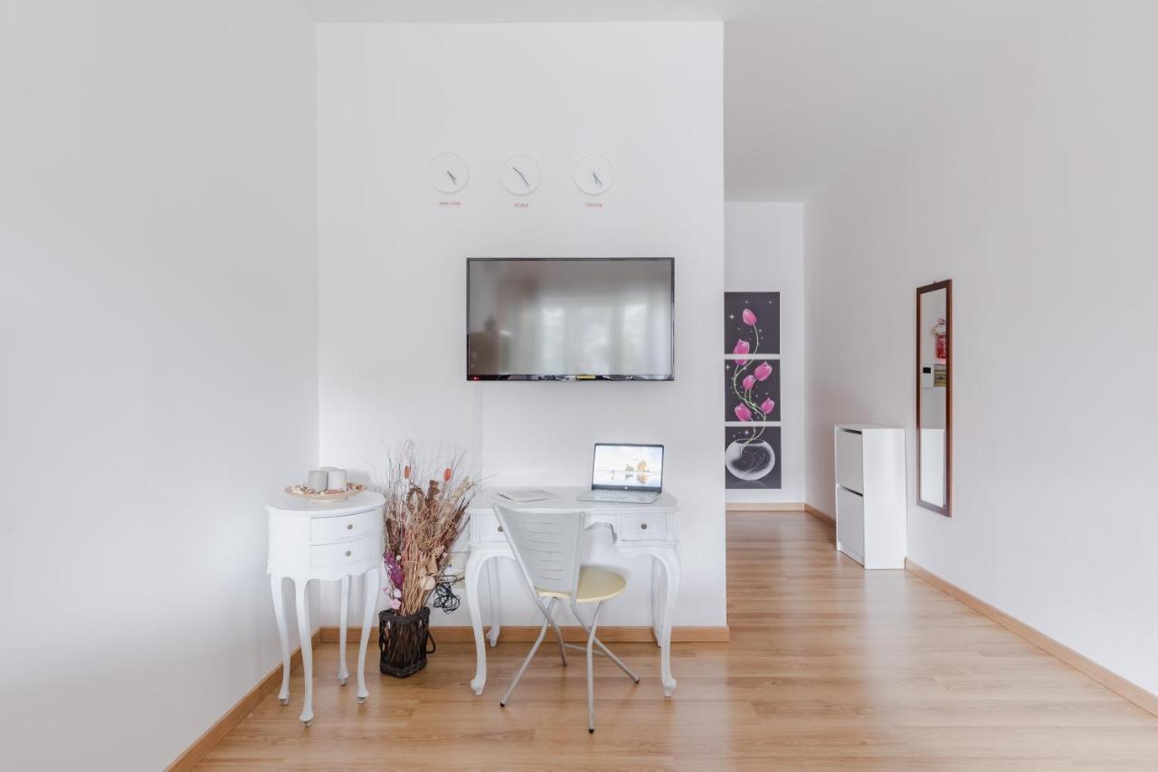 Pelizzi Apartment, 5 Persone, 2 Camere, Balcone, Cinecittà Appartamento Roma