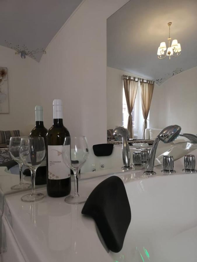 Domus Porta Pia Luxury Con Jacuzzi Apartment