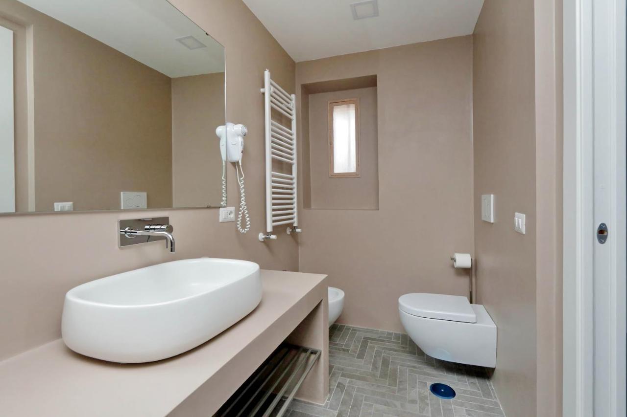 Della Croce Luxury 2* Rome