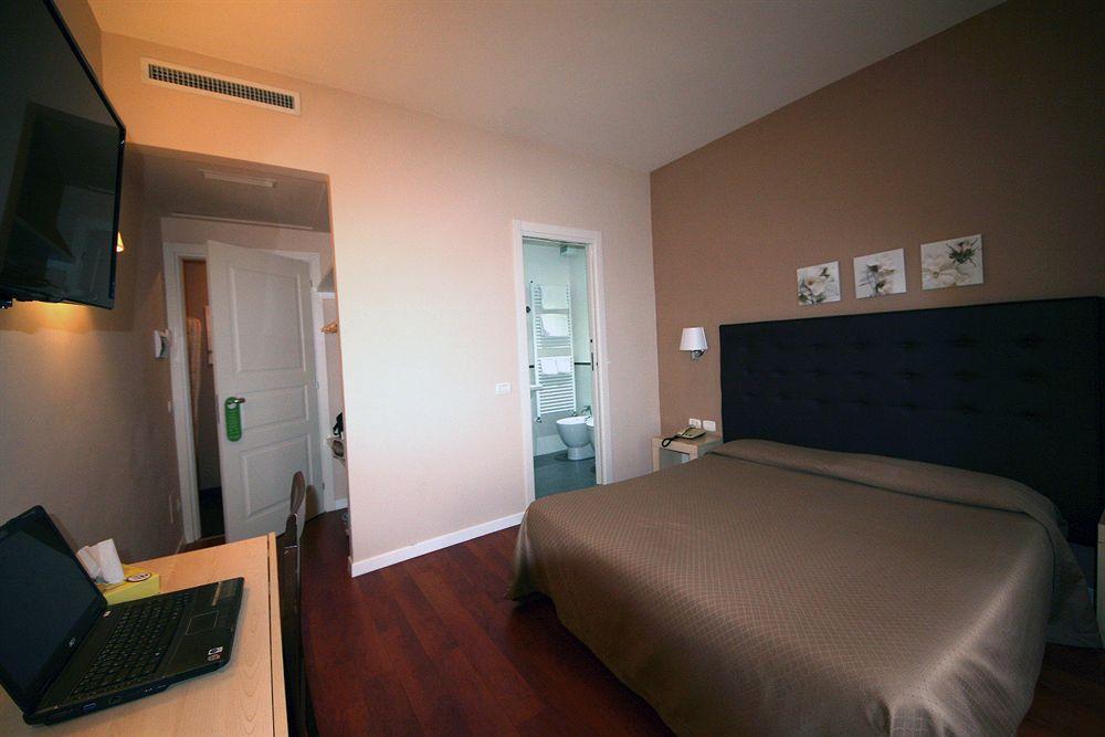 Saturnia 2* Rome