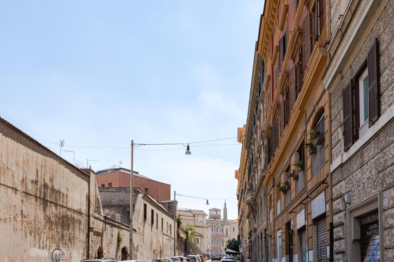 Classic Near The Colosseum Roma