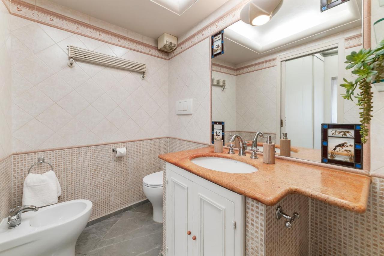 Bmga L Viapaola43 Palace Rome