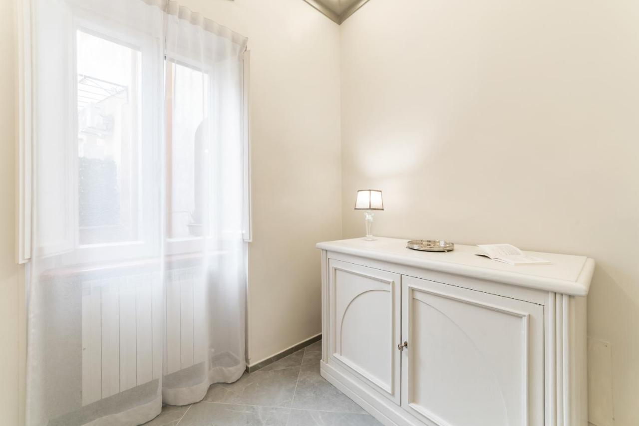 Bmga L Viapaola43 Palace * Rome