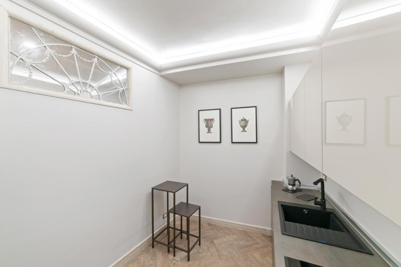 Bmga L Viapaola43 Palace * Roma