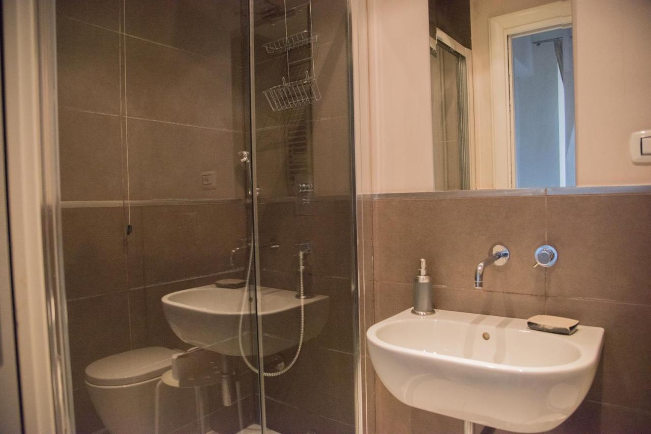 Beautiful And Spacious Next To Termini 10 Minutes From Coliseum Rome