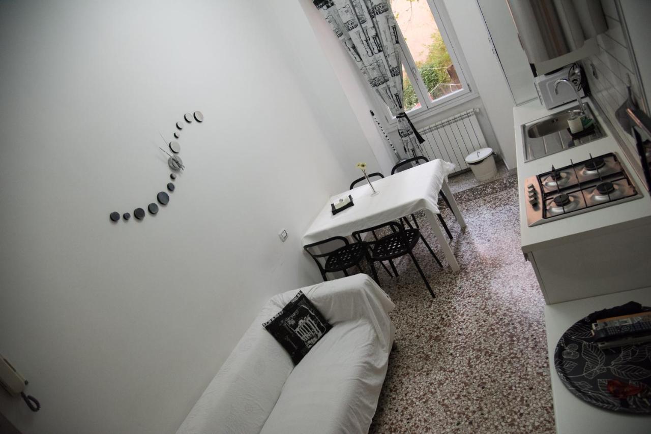 Beautiful And Spacious Next To Termini 10 Minutes From Coliseum Apartment