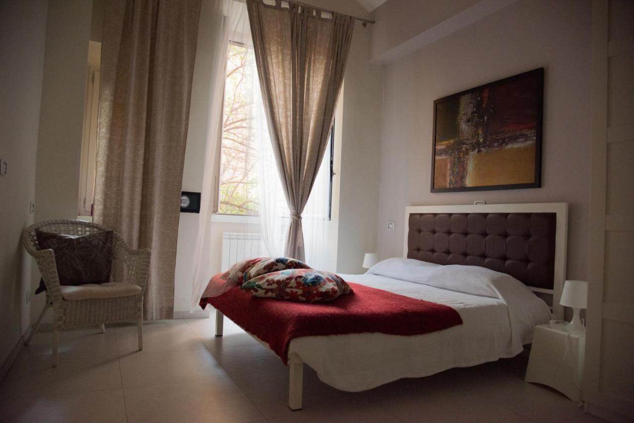 Beautiful And Spacious Next To Termini 10 Minutes From Coliseum Apartment Rome