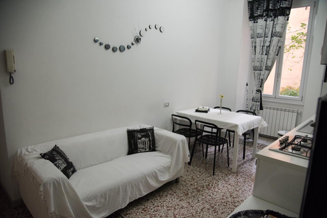 Beautiful And Spacious Next To Termini 10 Minutes From Coliseum * Rome
