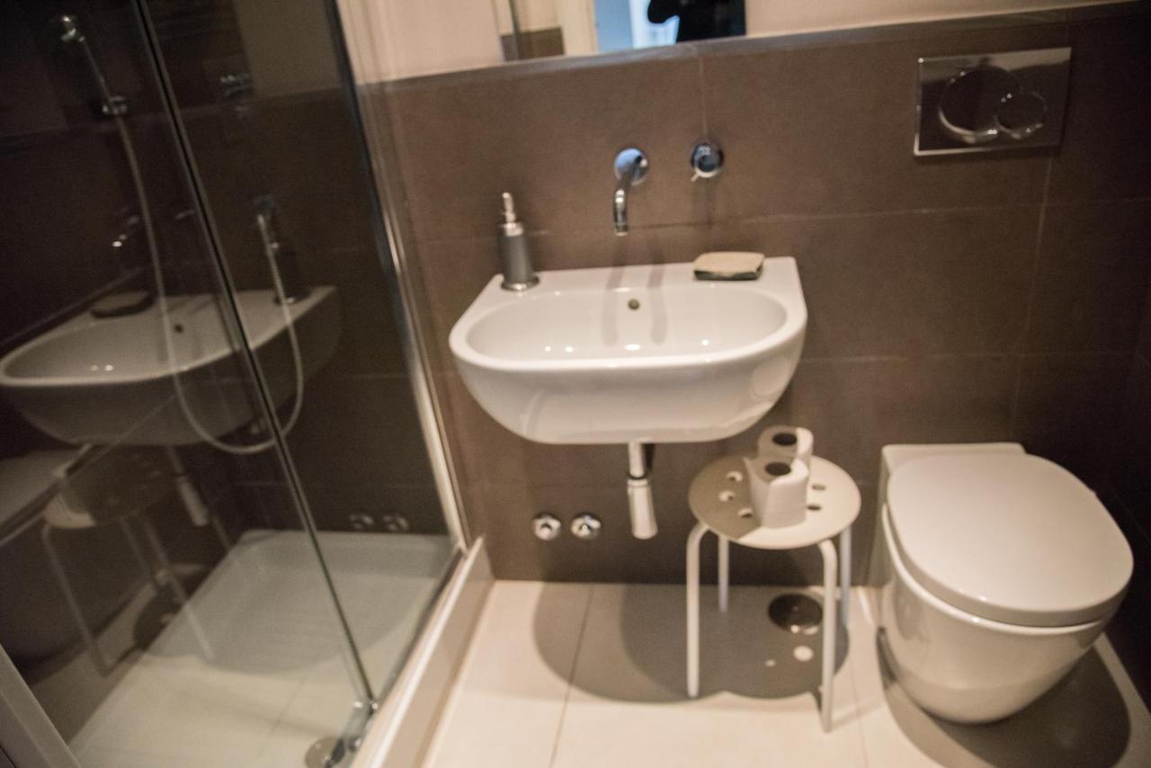 Beautiful And Spacious Next To Termini 10 Minutes From Coliseum Apartment *