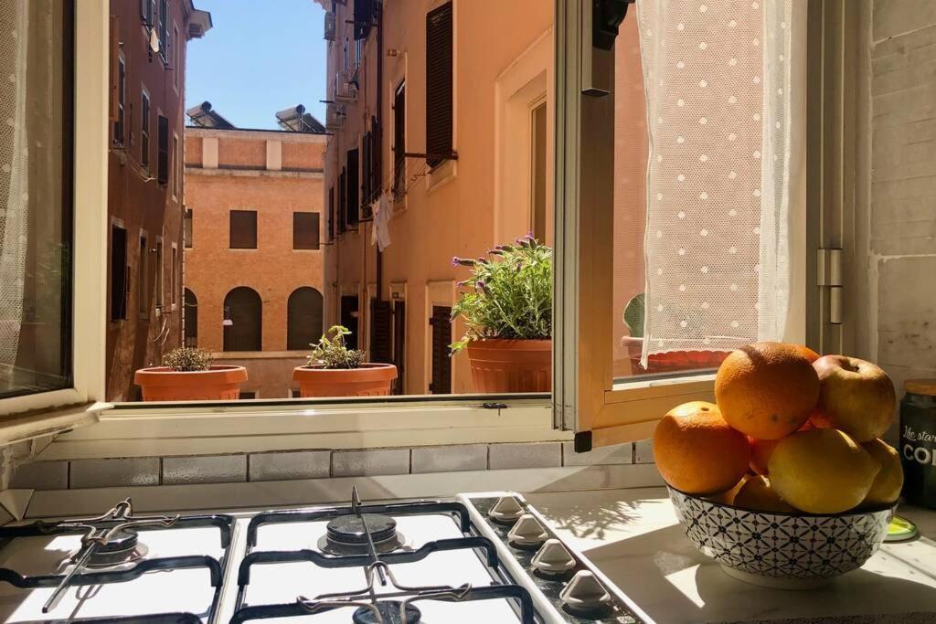 Vlad House, Close The Colosseum Apartment