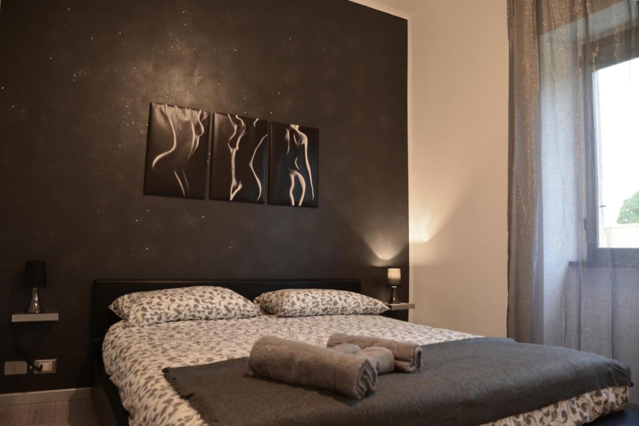 Sunny Sexy Grey & Cool Blue Apartment *