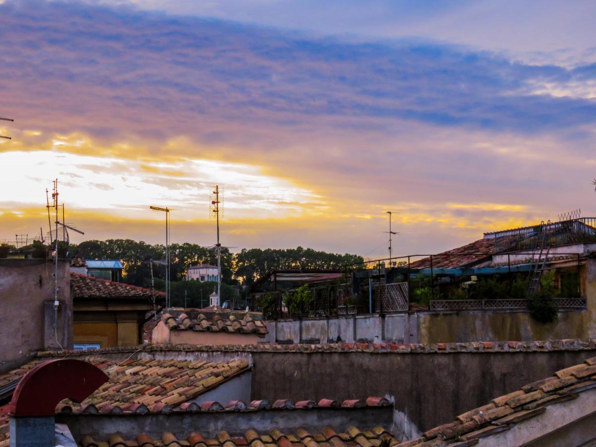 Mattia's Penthouse - View Over Trastevere Roofs *