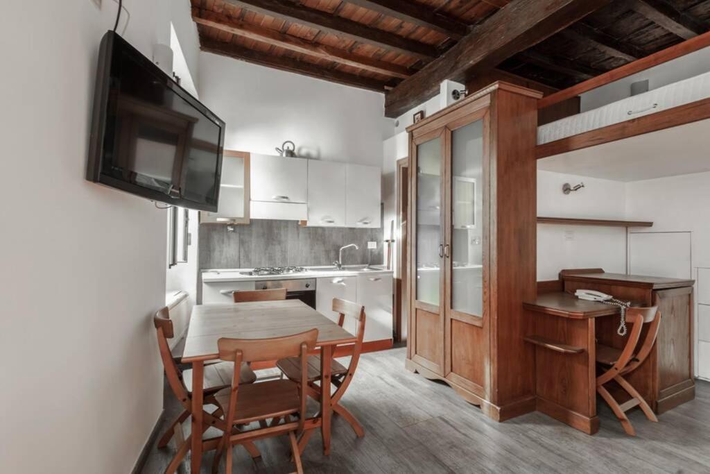 Vicolo Savelli Rome