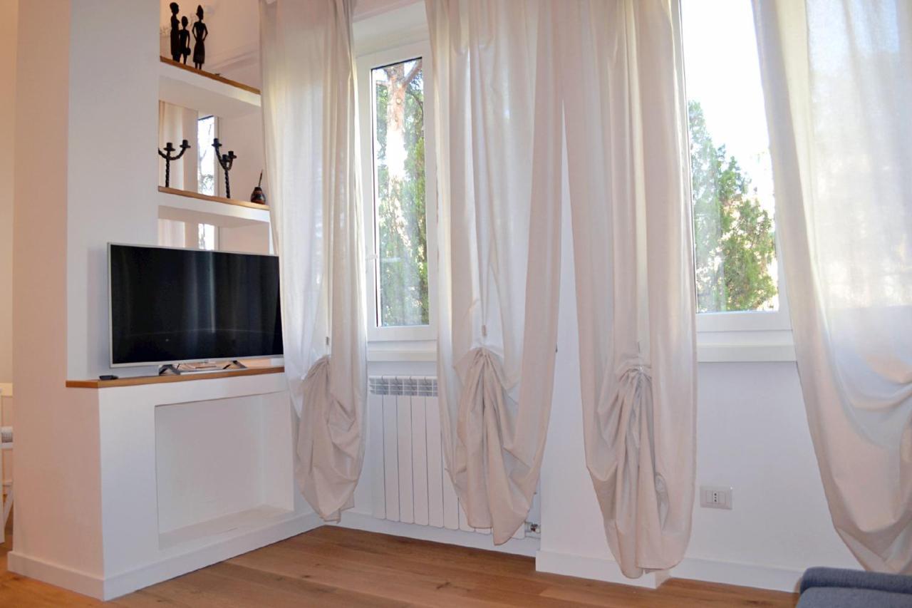 Modern, Spacious And Bright In Apartment *