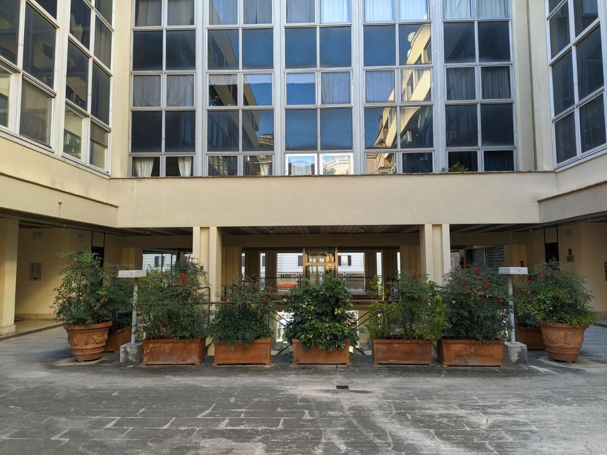 Nice In Near San Giovanni Train Station Appartamento