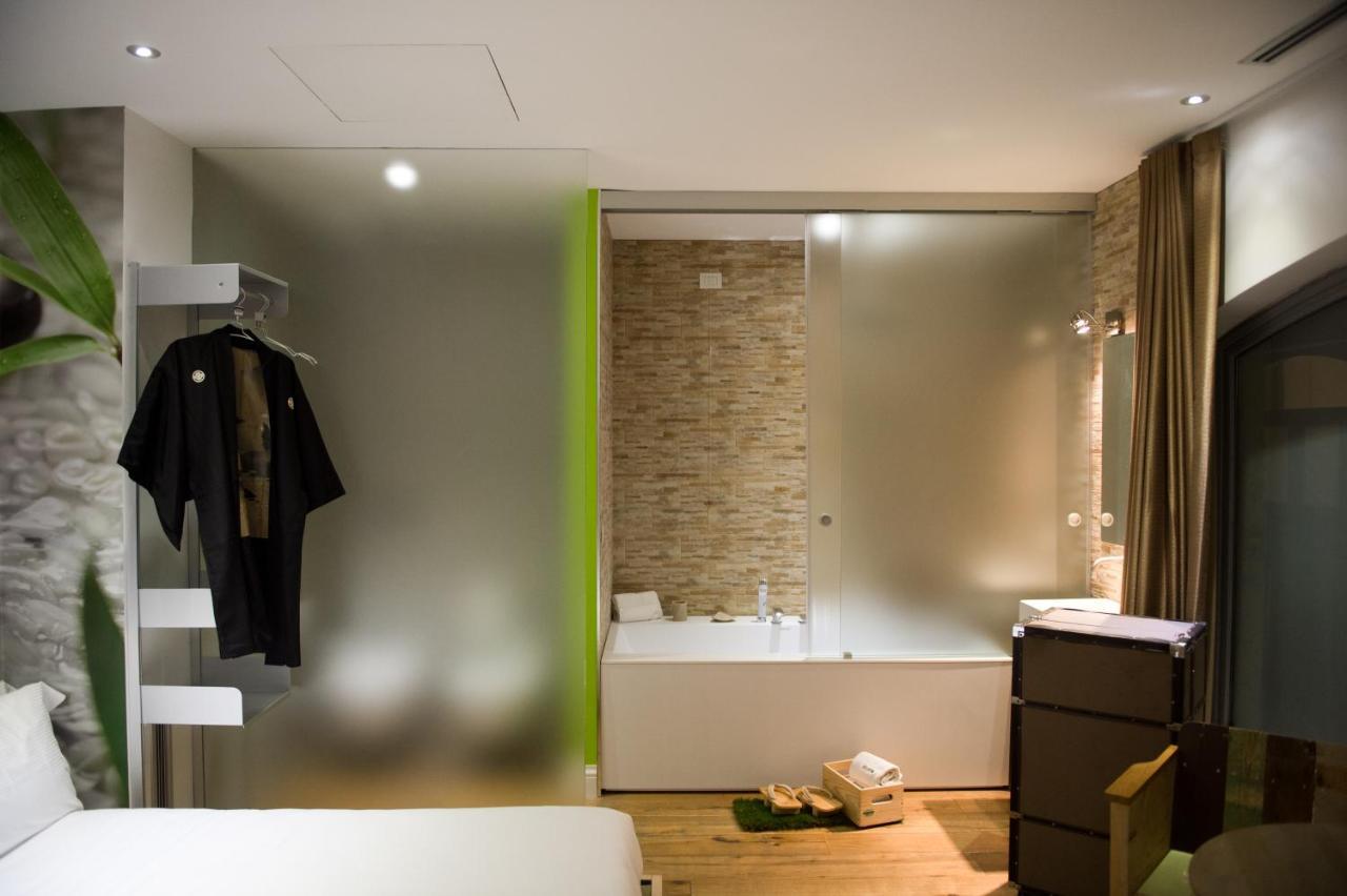 Colosseum Jacuzzi Suites *