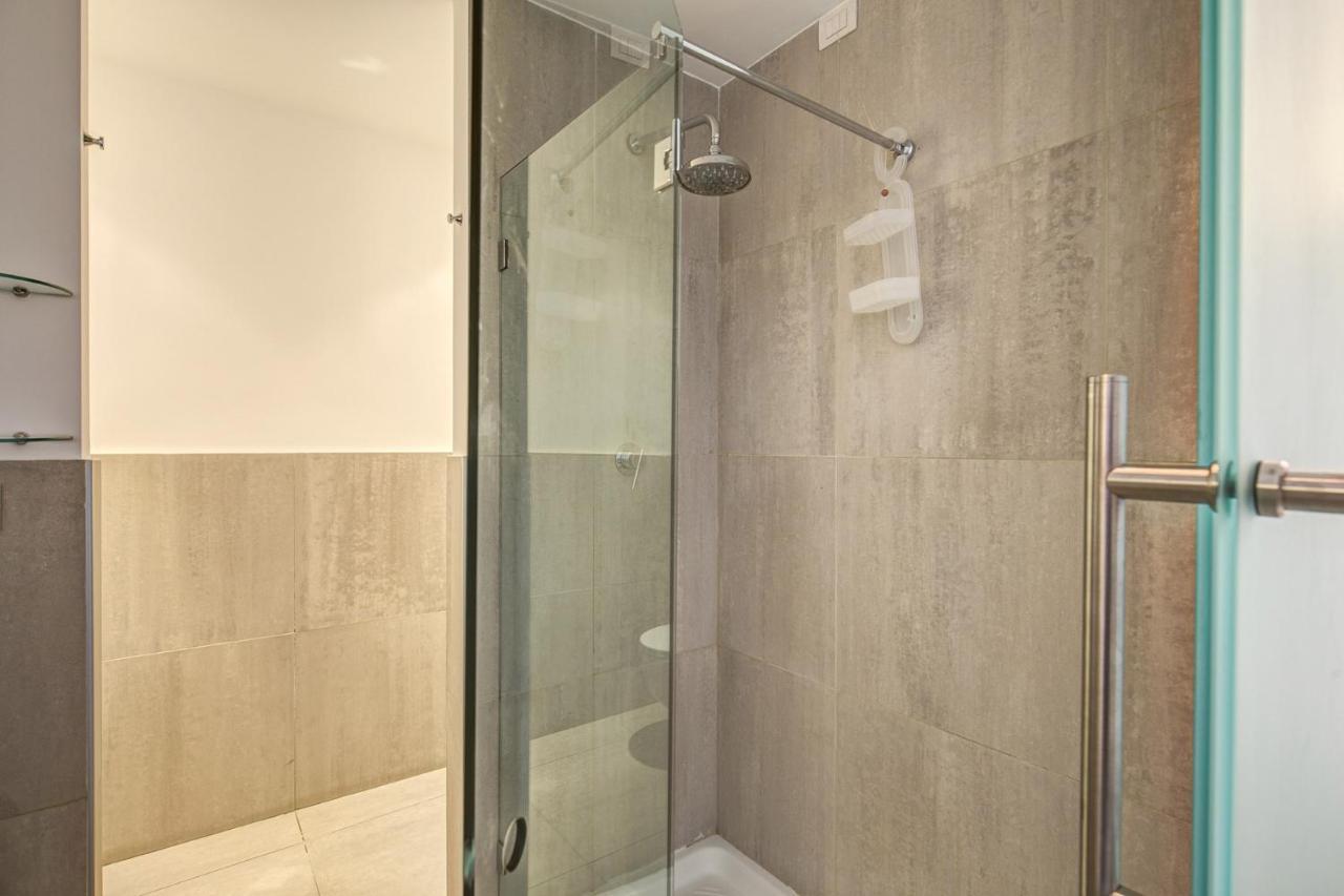 Enjoy Luxury In * Rome