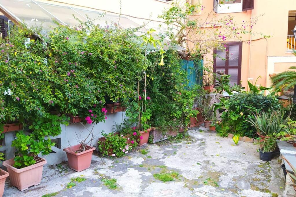 Elegante Open Space Con Vasca Idromassaggio A Trastevere