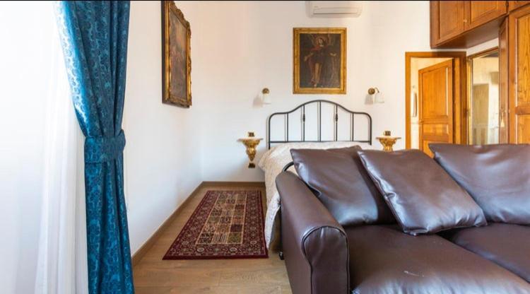 Casa Sangalletti * Rome