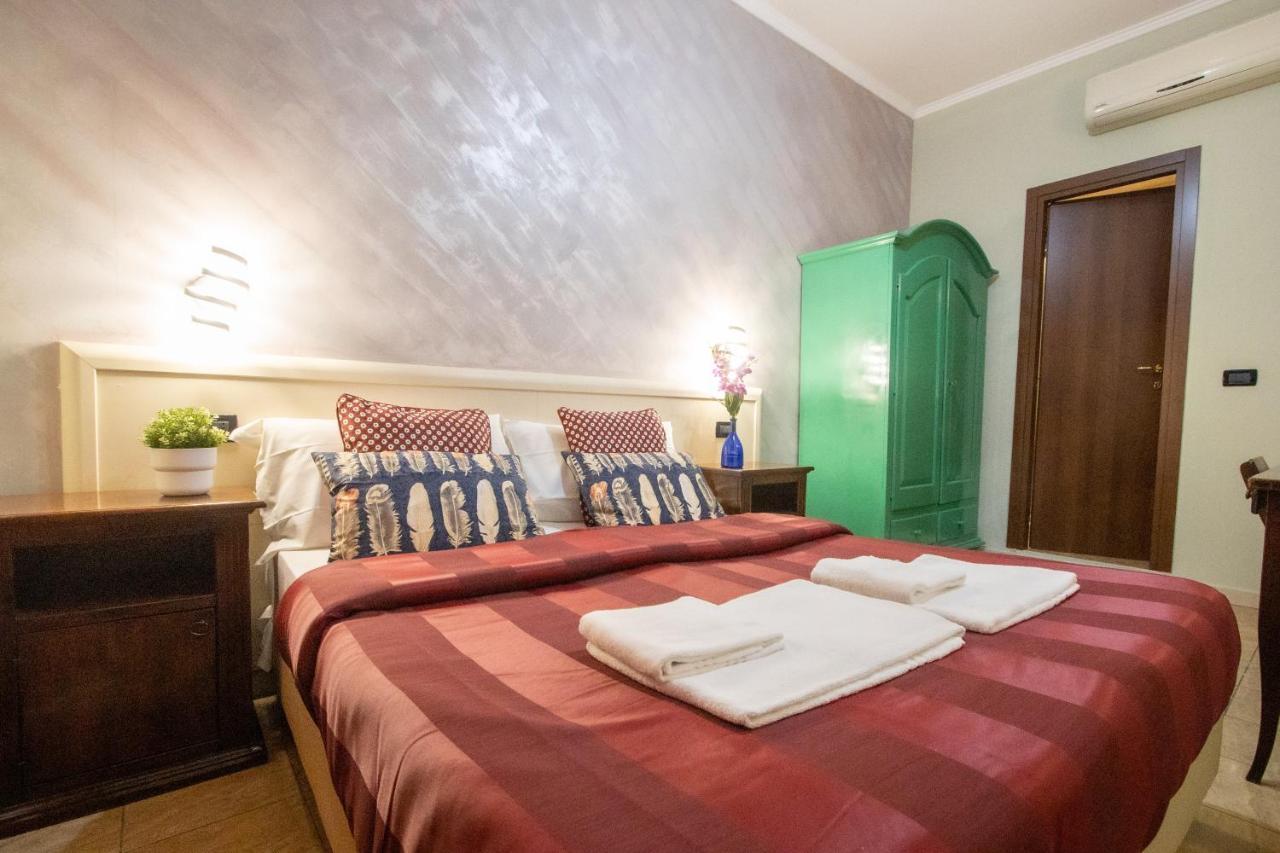 Bed & Breakfast Colorful Yard Rome