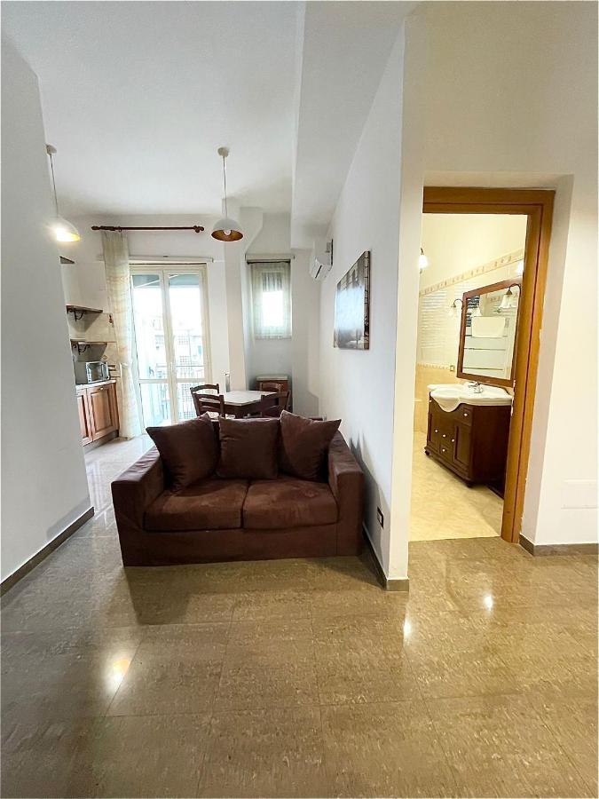 Interno Dieci * Rome