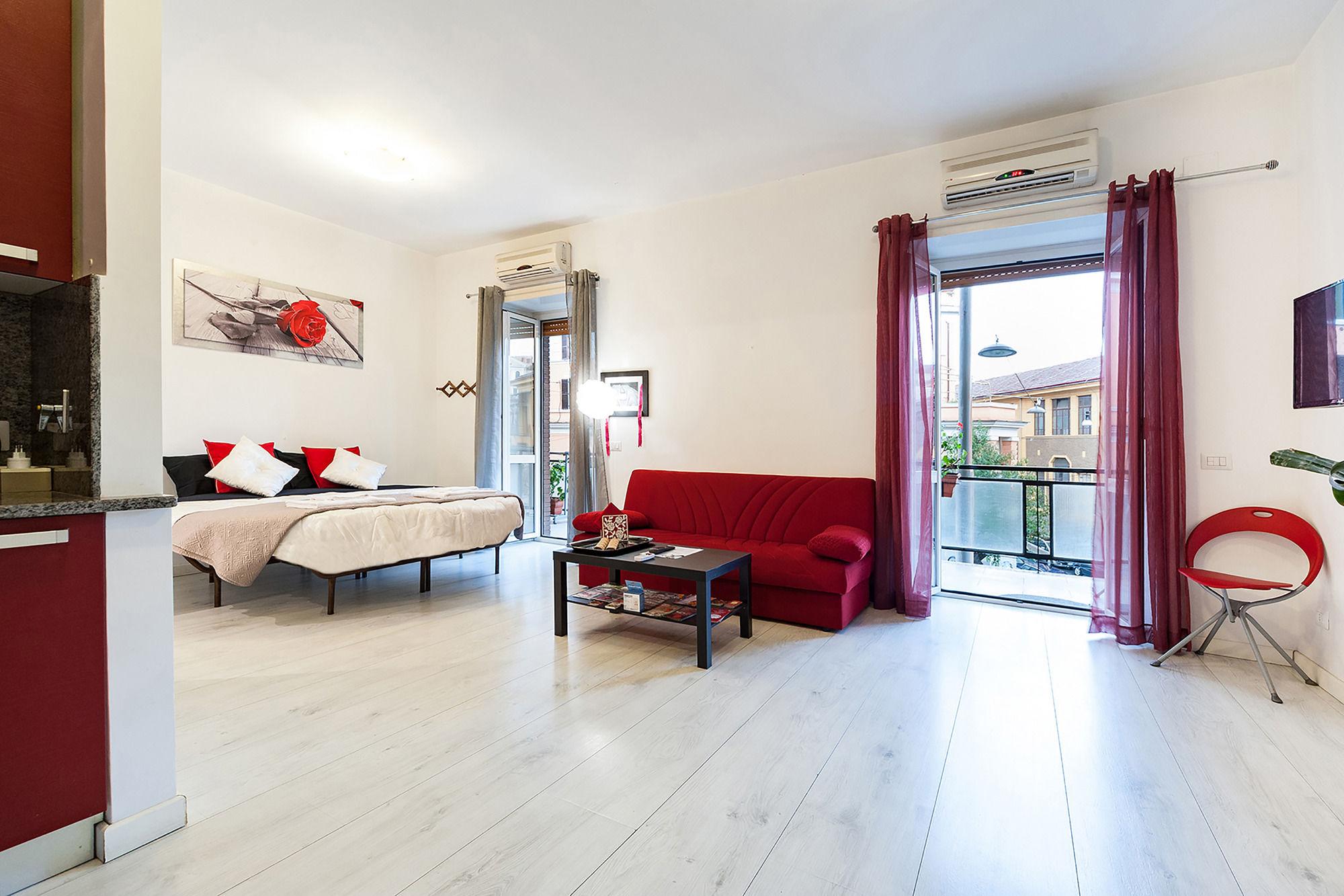 Hosting Flats Rome