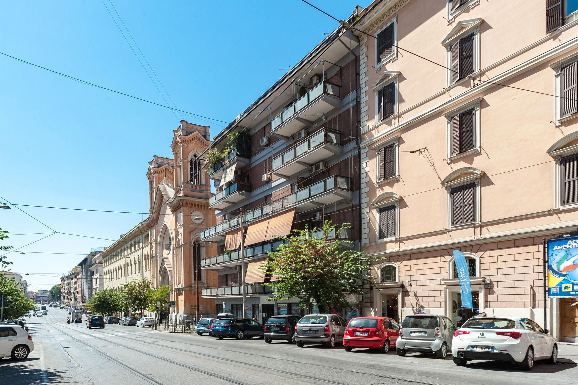 Hosting Flats Rome