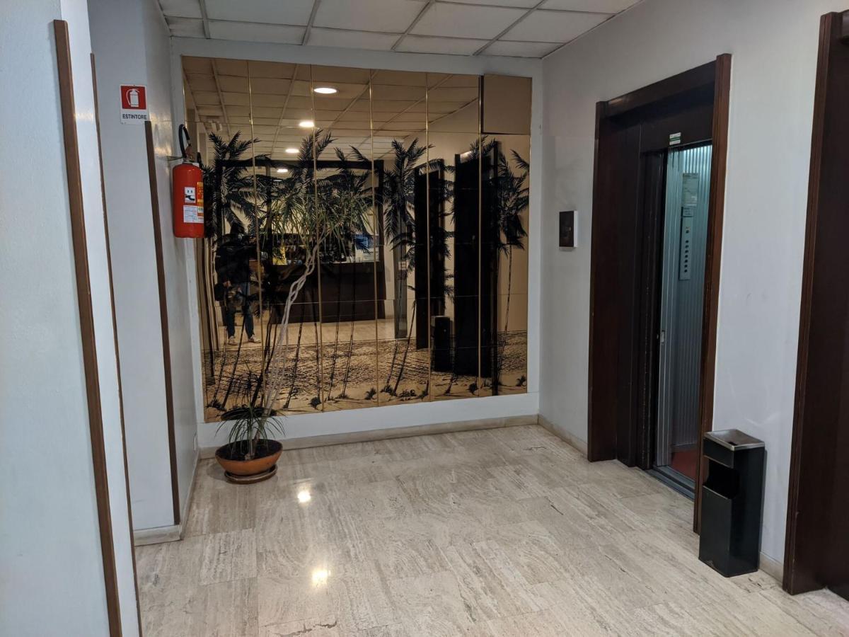 Nice In Near San Giovanni Train Station Appartamento