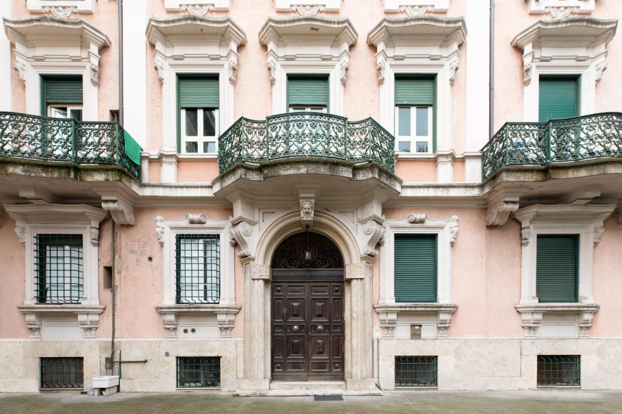 Iflat Sunny And Colorful Esquilino Apartment